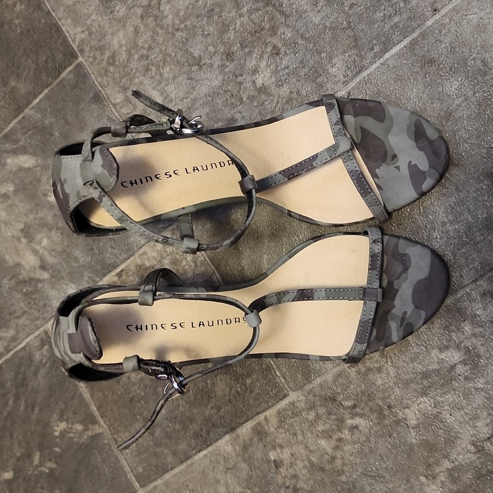 Camouflage heels